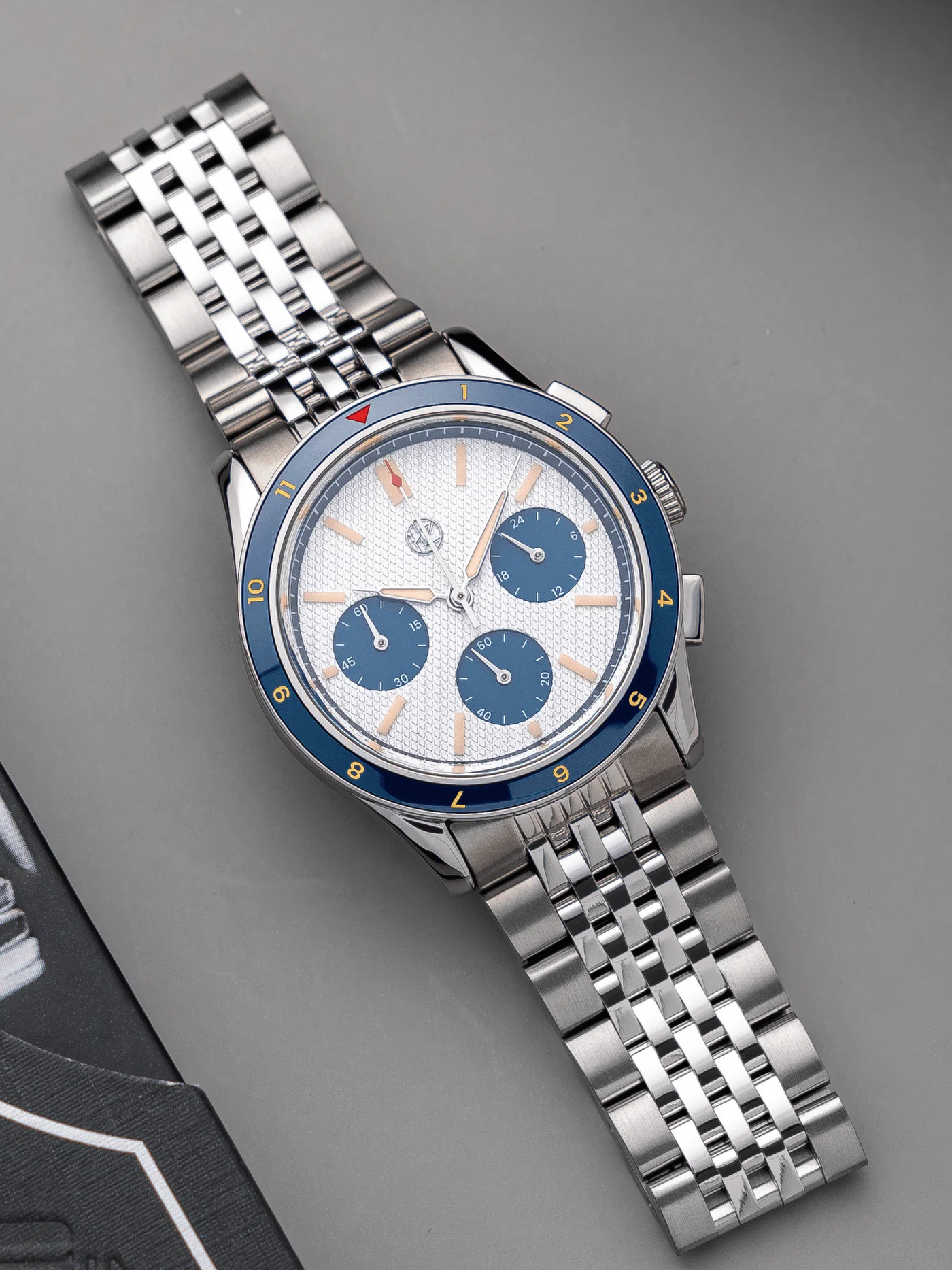HZ Watches HZ.02 Chronograph (Titanium)