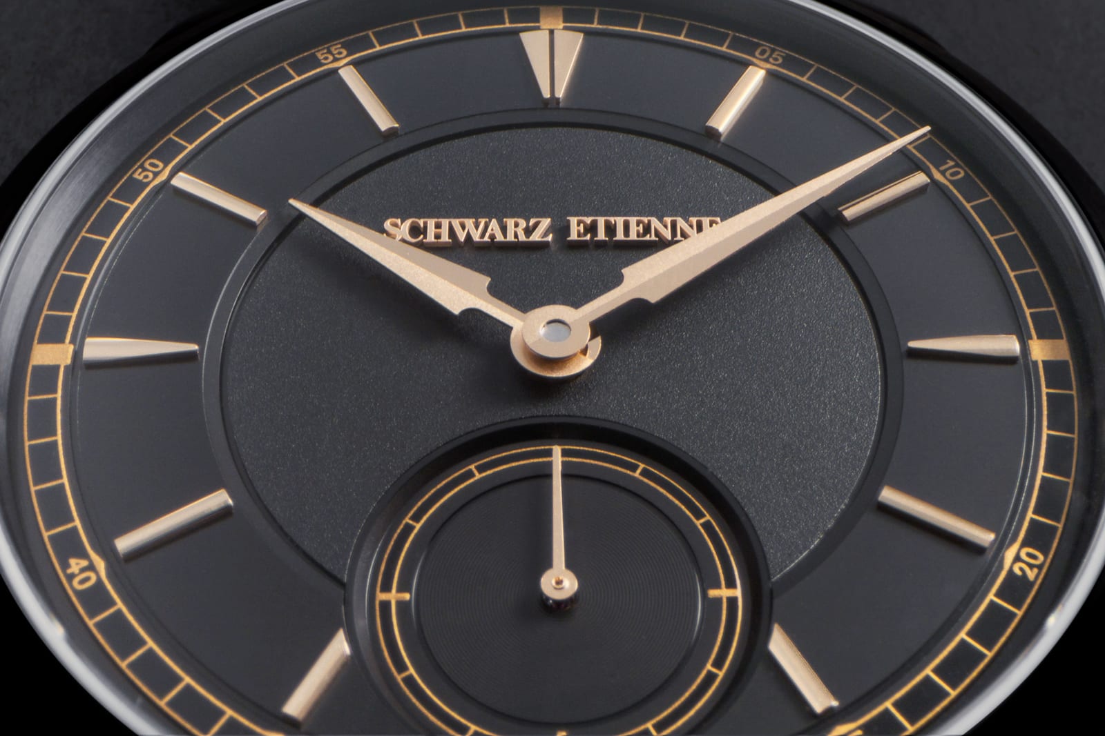Schwarz Etienne 1902 Petite Seconde Heure Dorée (Black DLC Titanium)