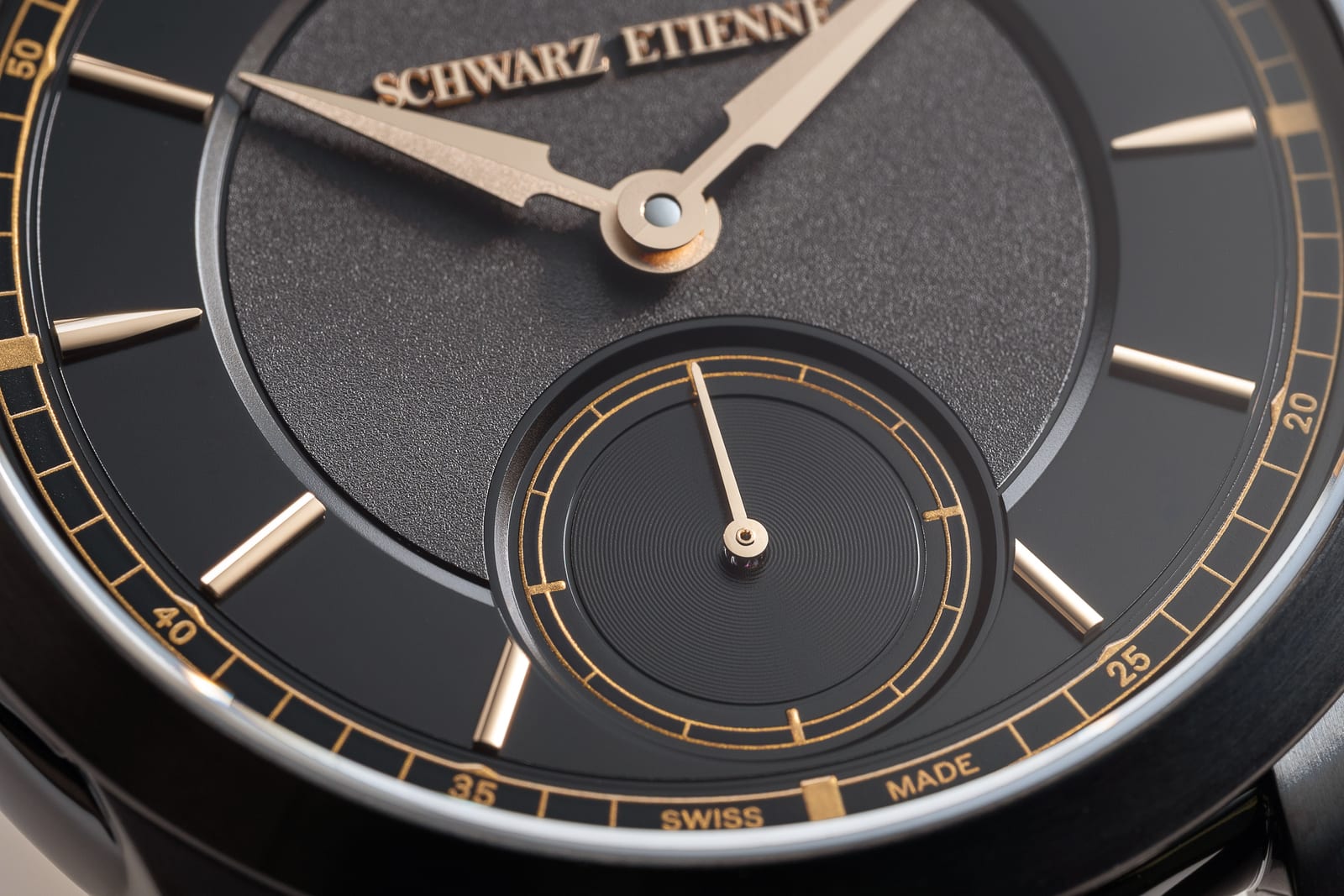 Schwarz Etienne 1902 Petite Seconde Heure Dorée (Black DLC Titanium)